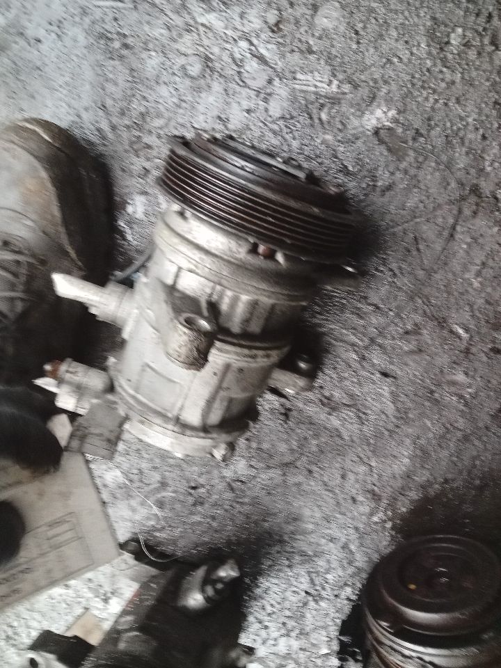 2006 JEEP LIBERTY 6cyl Gasoline 3.7 AC COMPRESSOR - 256553 — photo 2