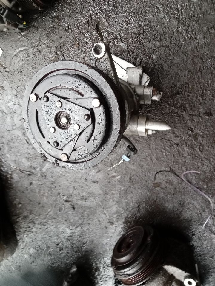 2006 JEEP LIBERTY 6cyl Gasoline 3.7 AC COMPRESSOR - 256553 — photo 5