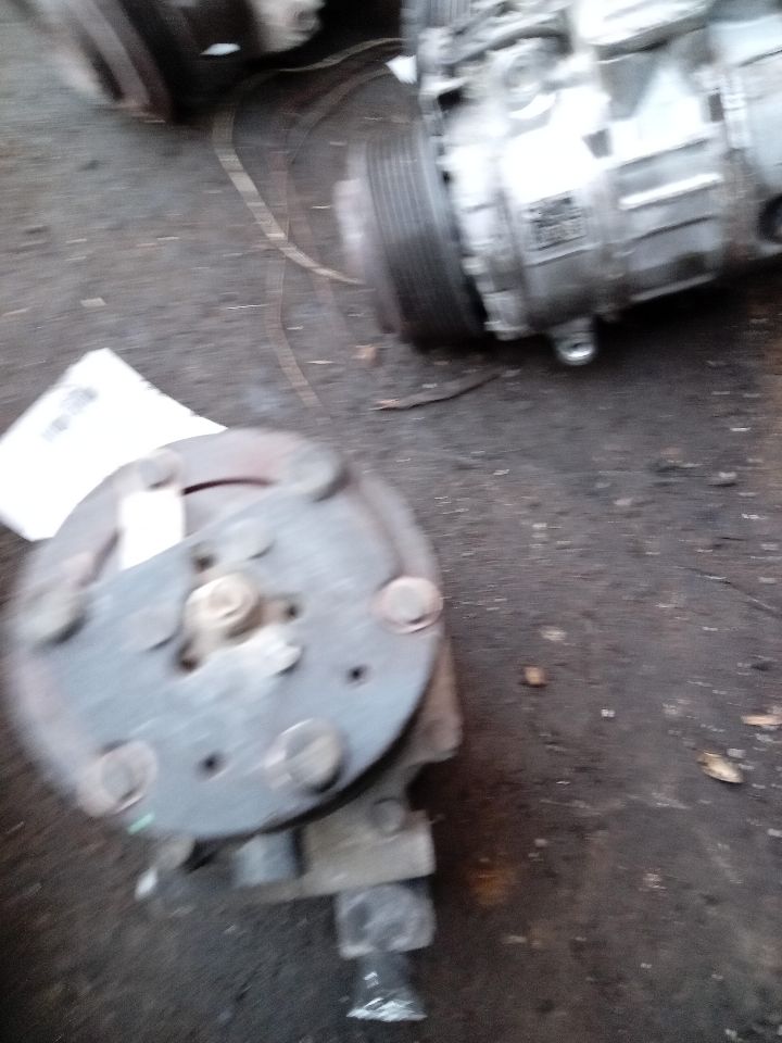 2004 FORD CROWN VICTORIA 8cyl Gasoline 4.6 AC COMPRESSOR - 256591
