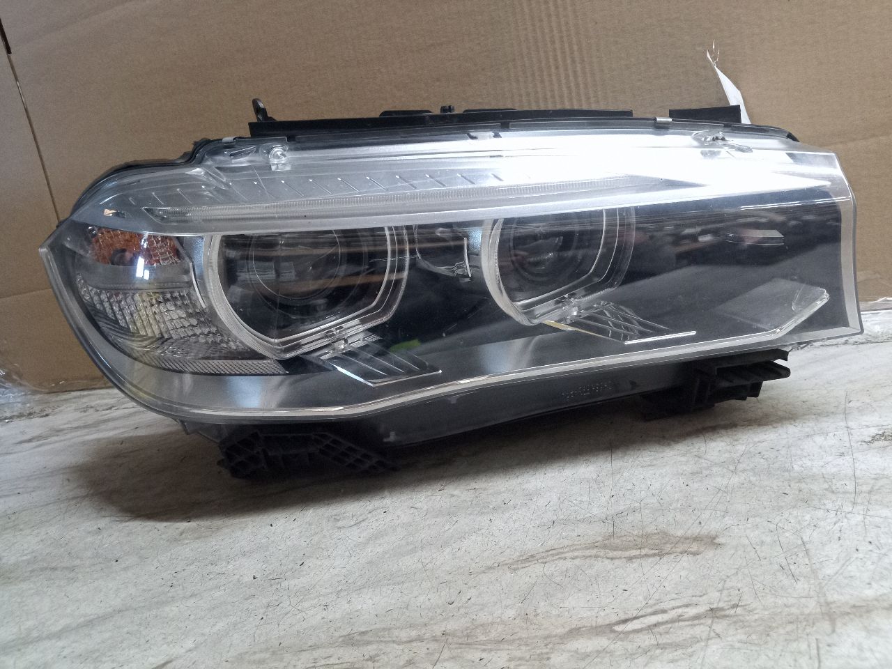 2016 BMW X5 6cyl Gasoline Turbo 3.0 Right HEADLAMP ASSEMBLY - 256682