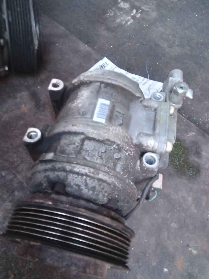 2000 JAGUAR XJ8 8cyl Gasoline 4.0 AC COMPRESSOR - 258481 — photo 3