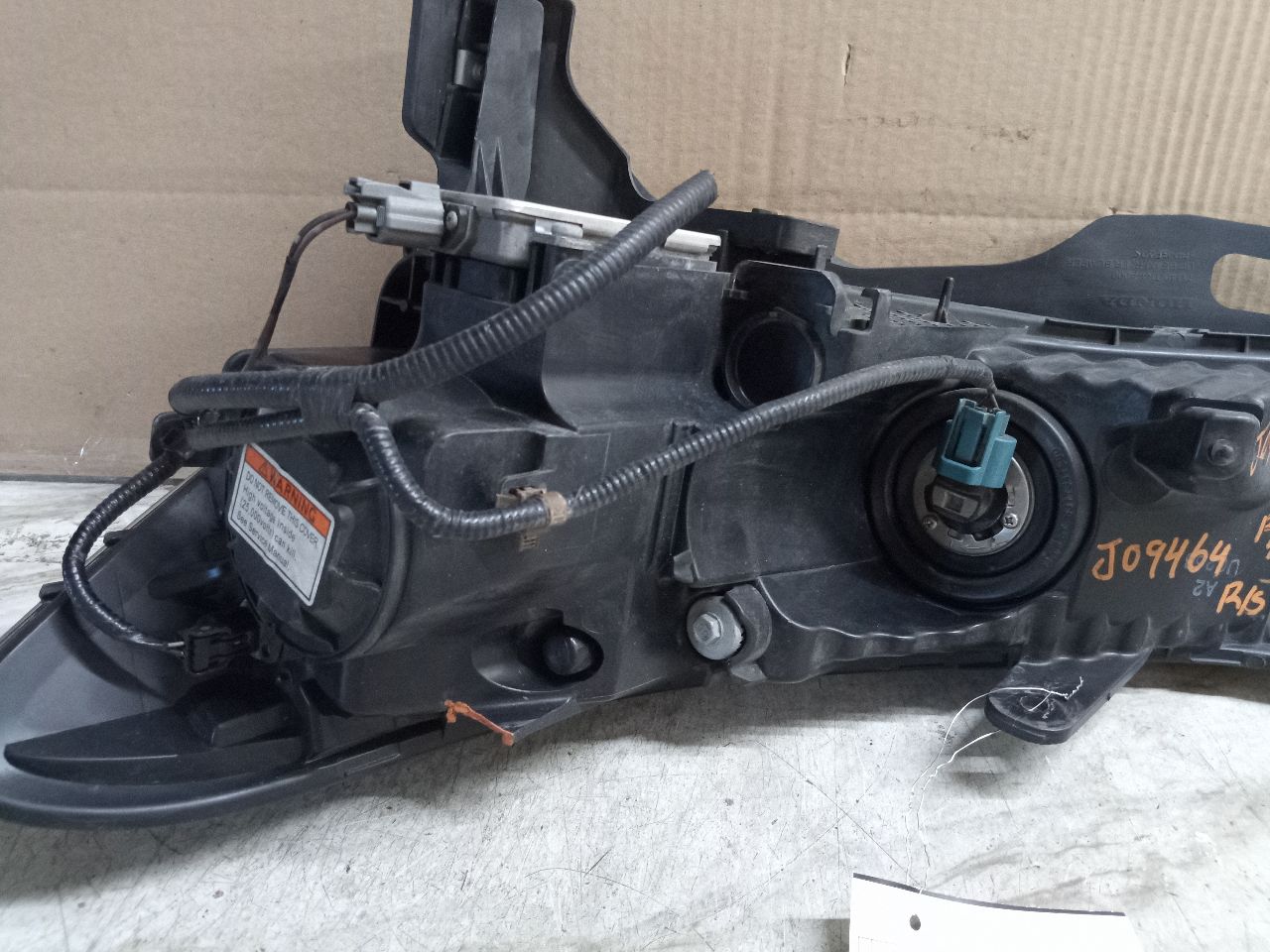 2012 ACURA TL 3.7L 6cyl Gasoline VVT Right HEADLAMP ASSEMBLY - 259024 — photo 6