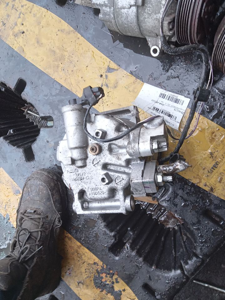 2017 FORD ESCAPE 4cyl Gasoline Turbo 1.5 AC COMPRESSOR - 259271 — photo 4