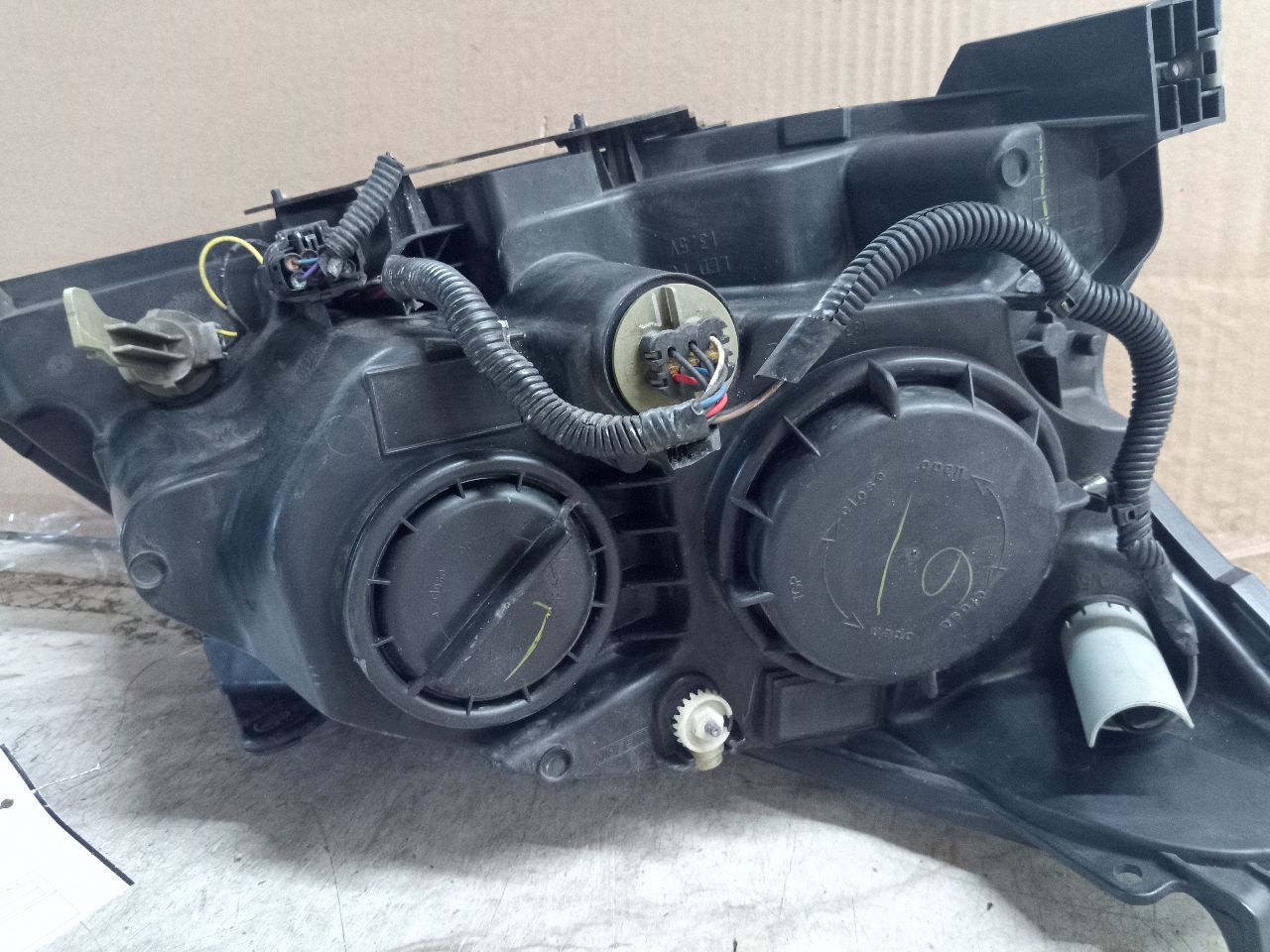 2014 NISSAN SENTRA 4cyl Gasoline 1.8 Left HEADLAMP ASSEMBLY - 259783 — photo 5