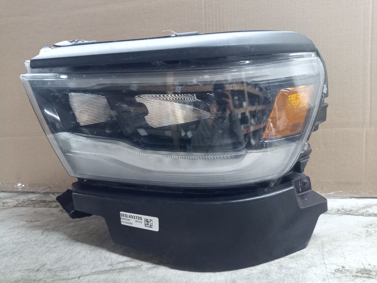 2019 DODGE 1500 PICKUP 5.7L 8cyl Gasoline VVT Left HEADLAMP ASSEMBLY - 259889