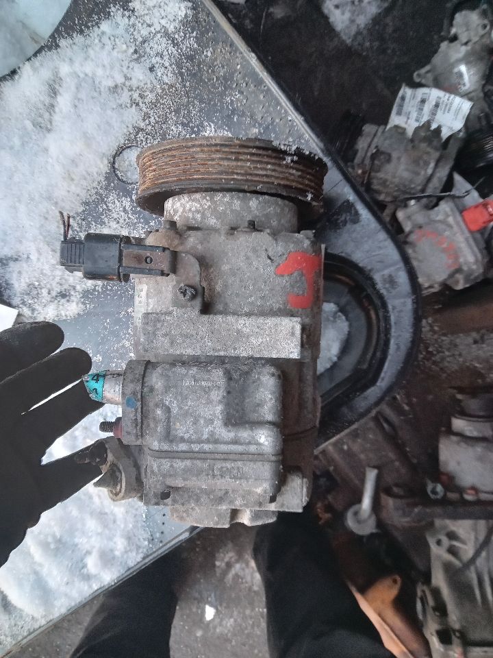 2013 KIA SORENTO 4cyl Gasoline 2.4 AC COMPRESSOR - 262155 — photo 3