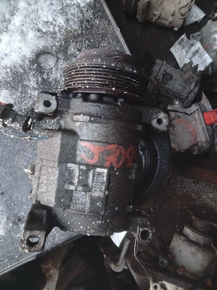 2009 CHRYSLER TOWN & COUNTRY 6cyl Gasoline 3.8 AC COMPRESSOR - 262164 — photo 1