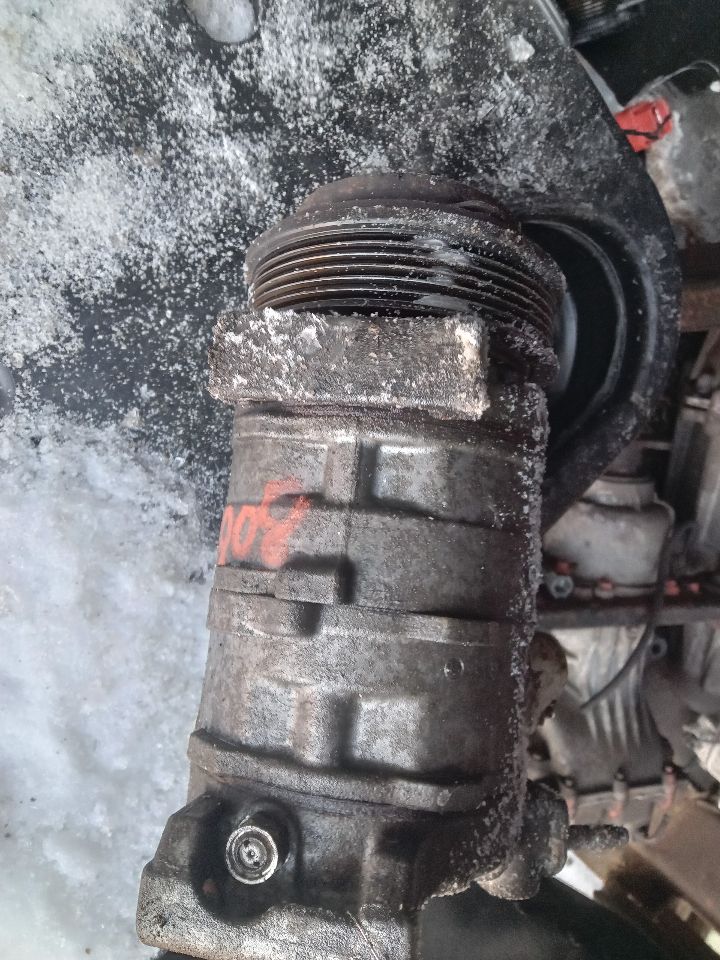 2009 CHRYSLER TOWN & COUNTRY 6cyl Gasoline 3.8 AC COMPRESSOR - 262164 — photo 2