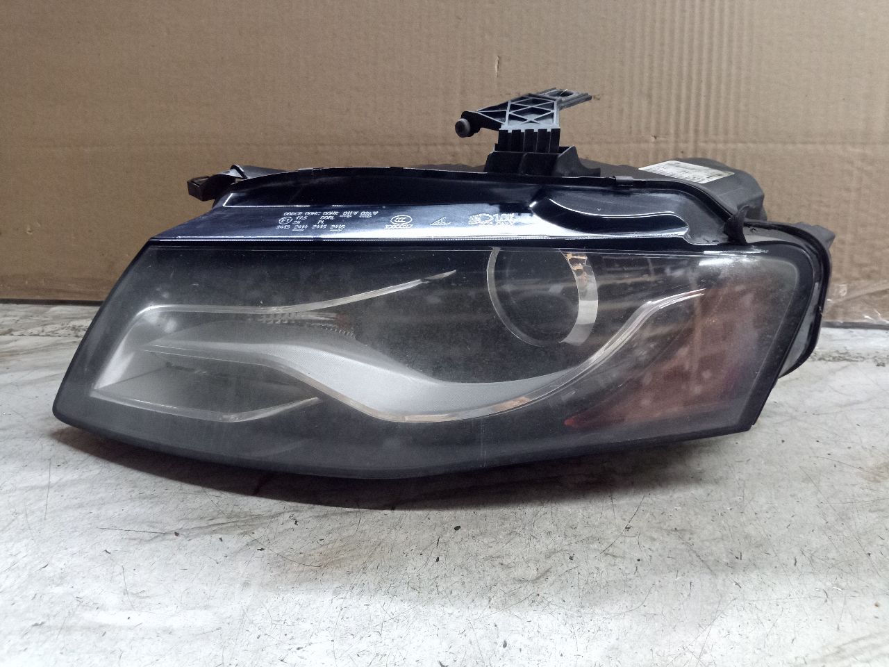 2010 AUDI A4 4cyl Gasoline Turbo 2.0 Left HEADLAMP ASSEMBLY - 262348
