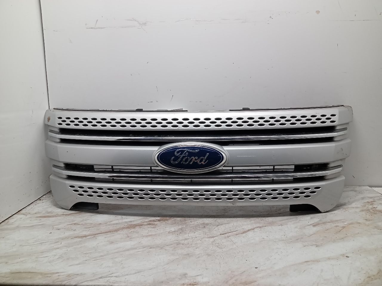 2015 FORD EXPLORER GRILLE - 263102 — photo 1