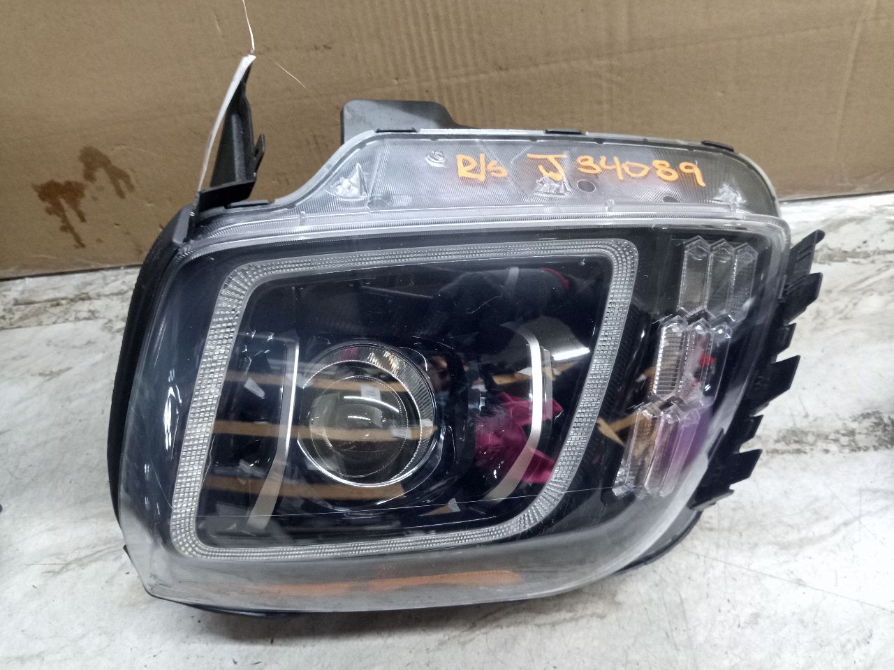 2020 KIA TELLURIDE 3.8L 6cyl Gasoline VVT Right HEADLAMP ASSEMBLY - 264508 — photo 2