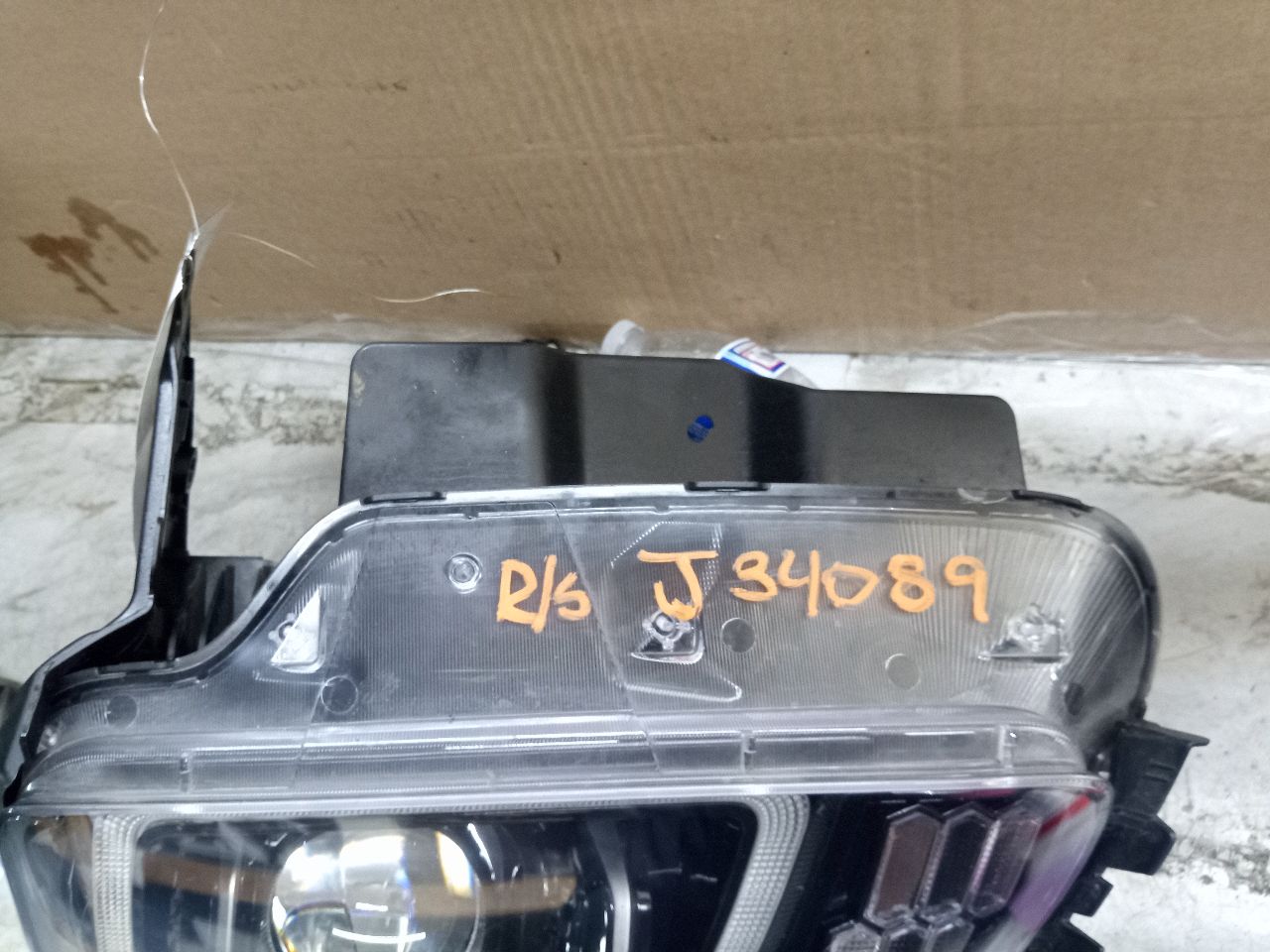 2020 KIA TELLURIDE 3.8L 6cyl Gasoline VVT Right HEADLAMP ASSEMBLY - 264508 — photo 3