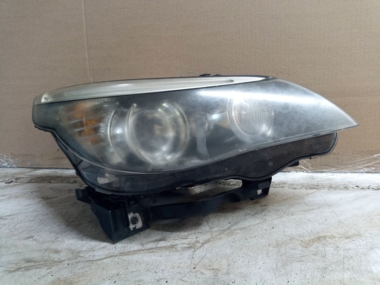 2008 BMW 528i 6cyl Gasoline 3.0 Right HEADLAMP ASSEMBLY - 264524