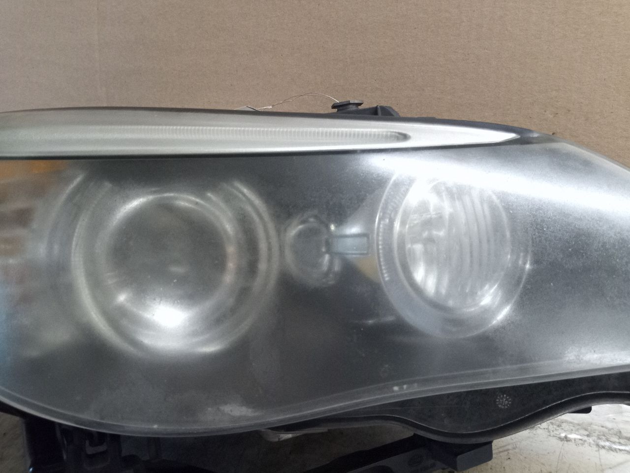 2008 BMW 528i 6cyl Gasoline 3.0 Right HEADLAMP ASSEMBLY - 264524 — photo 2