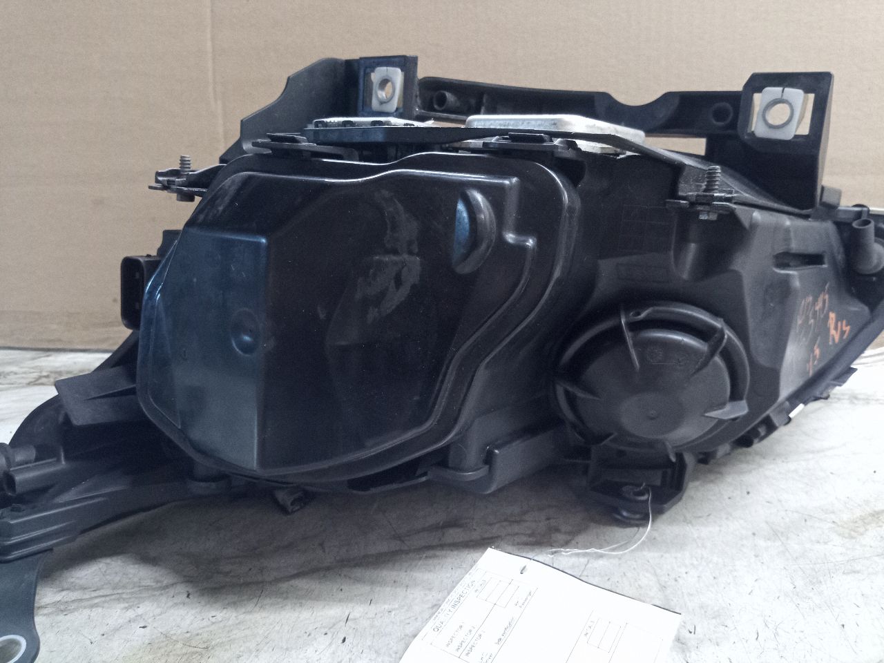 2008 BMW 528i 6cyl Gasoline 3.0 Right HEADLAMP ASSEMBLY - 264524 — photo 6