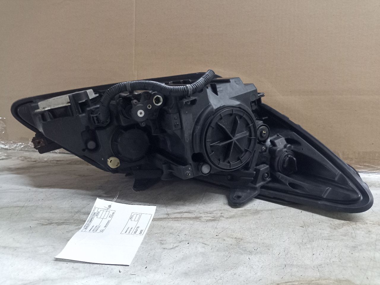 2009 HYUNDAI GENESIS 8cyl Gasoline 4.6 Left HEADLAMP ASSEMBLY - 264562 — photo 4
