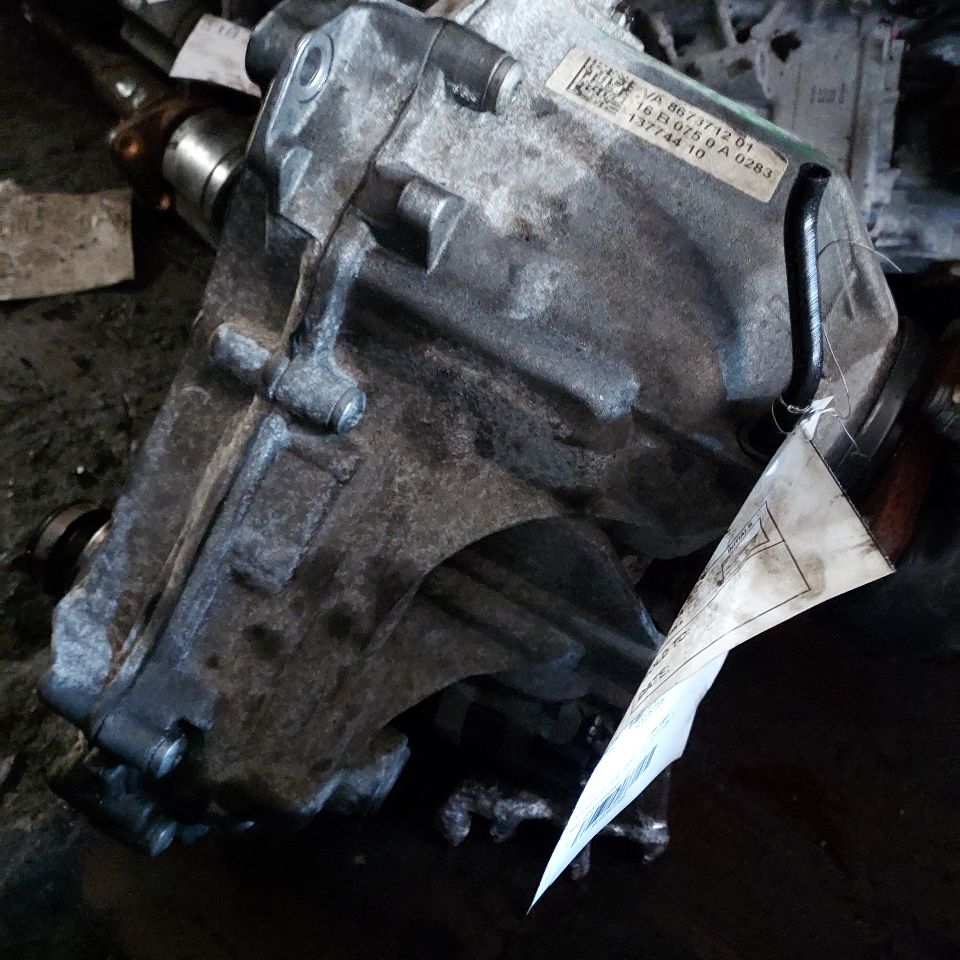 2016 BMW 750i 4.4L 8cyl Turbo Gasoline TRANSFER CASE ASSY - 267205 — photo 3
