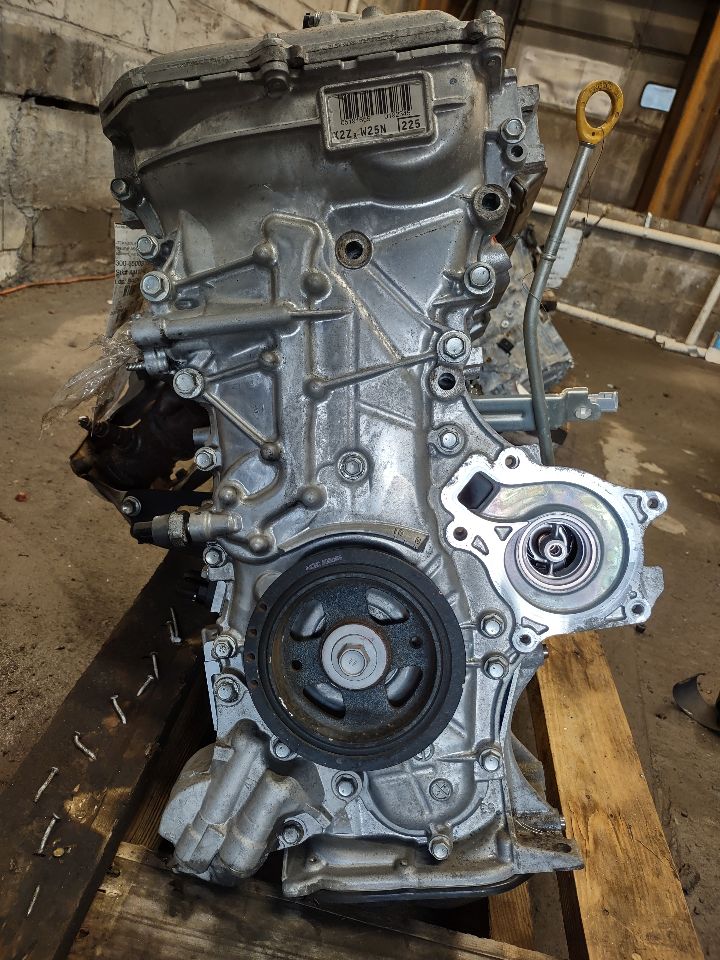 2014 TOYOTA PRIUS 4cyl Hybrid 1.8 ENGINE ASSEMBLY - 268023