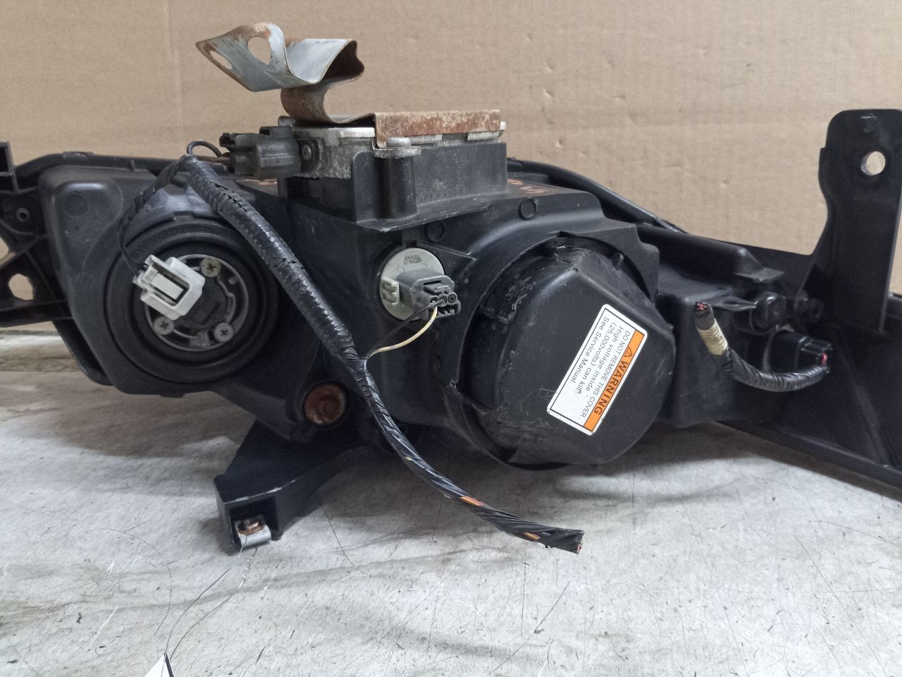 2006 ACURA TL Left HEADLAMP ASSEMBLY - 268153 — photo 5