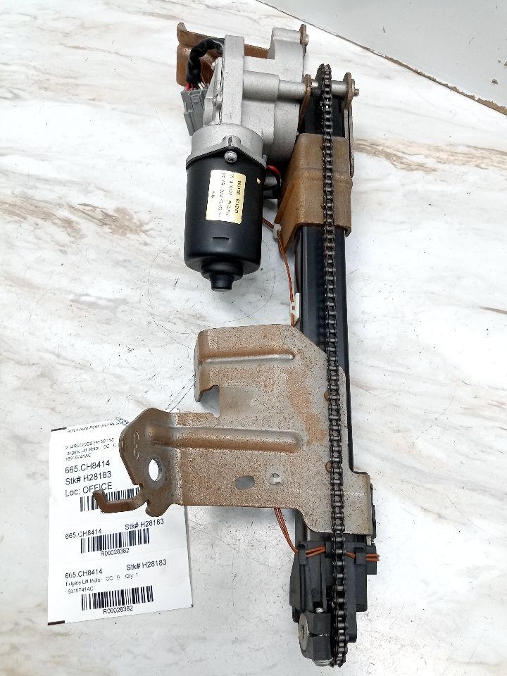 2014 DODGE CARAVAN 6cyl Gasoline 3.6 Tailgate Lift Motor - 28382 — photo 2