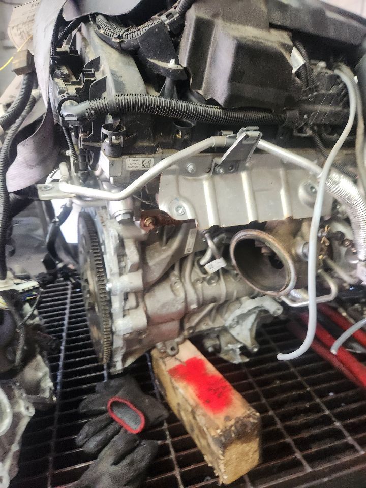 2017 BMW X1 ENGINE ASSEMBLY - 286089 — photo 2
