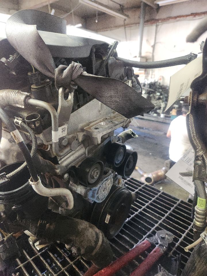 2017 BMW X1 ENGINE ASSEMBLY - 286089 — photo 4