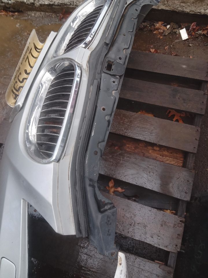 2010 BMW 528i BUMPER ASSY, FRONT - 289454 — photo 3