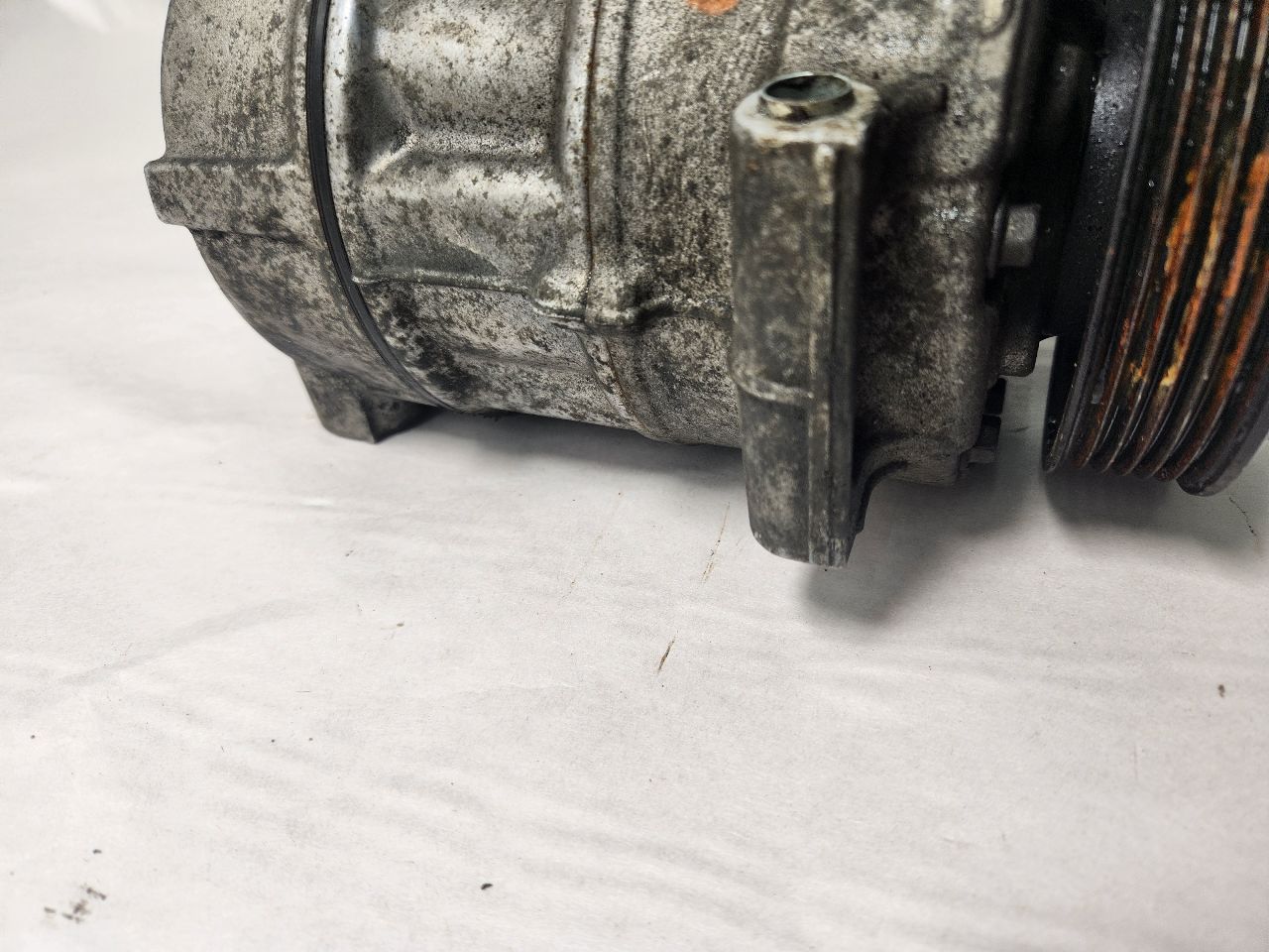 2010 VOLKSWAGEN CC 6cyl Gasoline 3.6 AC COMPRESSOR - 292220 — photo 3