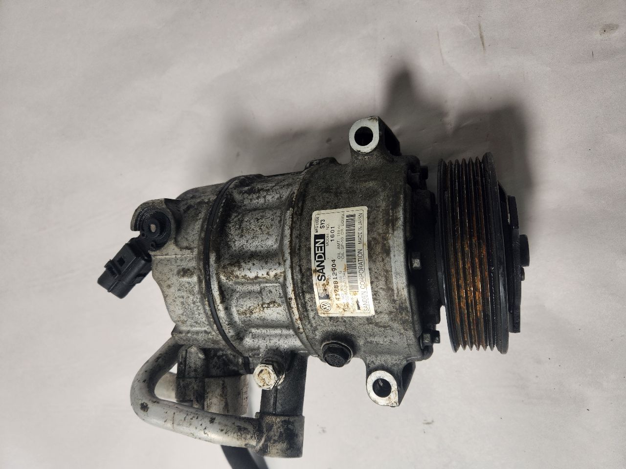 2010 VOLKSWAGEN CC 6cyl Gasoline 3.6 AC COMPRESSOR - 292220 — photo 5