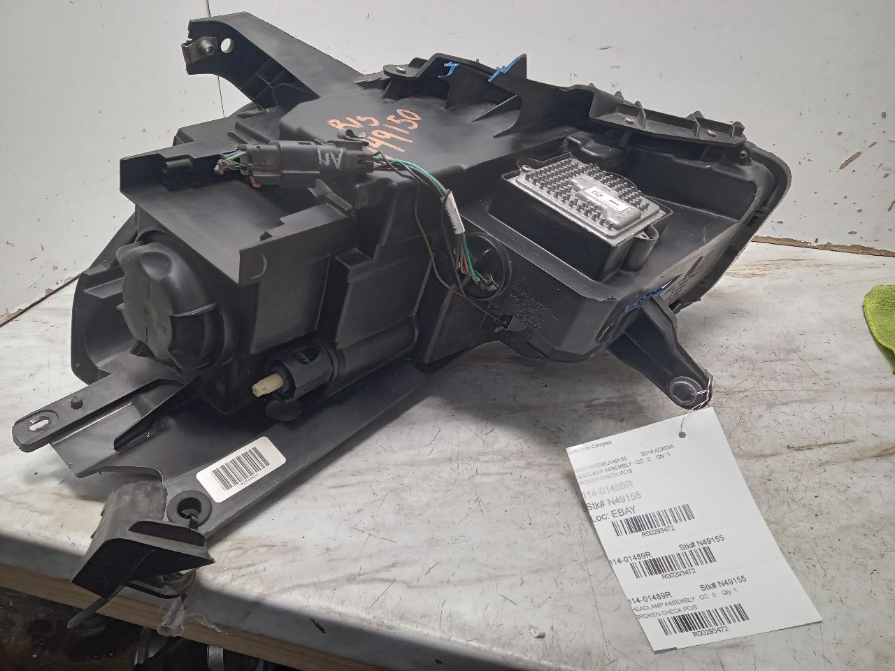 2014 GMC ACADIA 6cyl Gasoline 3.6 Right HEADLAMP ASSEMBLY - 293472