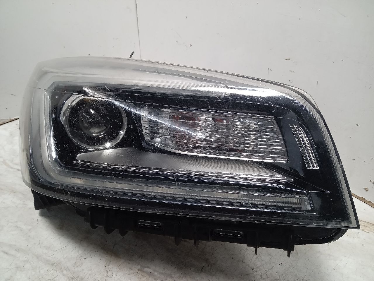 2014 GMC ACADIA 6cyl Gasoline 3.6 Right HEADLAMP ASSEMBLY - 293472 — photo 6