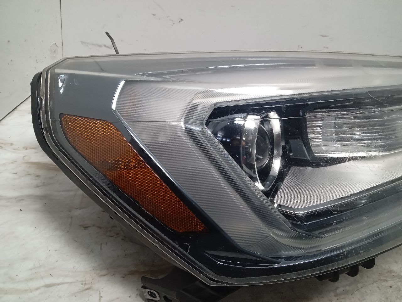 2014 GMC ACADIA 6cyl Gasoline 3.6 Right HEADLAMP ASSEMBLY - 293472 — photo 7