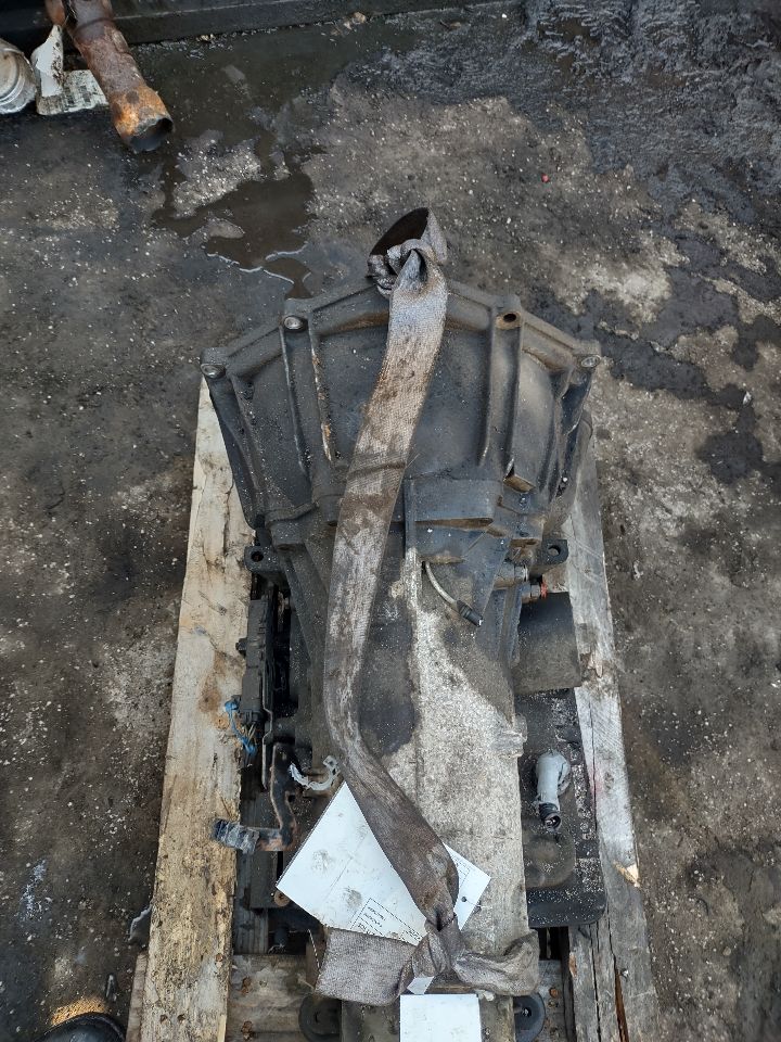 2002 CADILLAC ESCALADE EXT 8cyl Gasoline 6.0 Transmiss,Transaxle - 293801