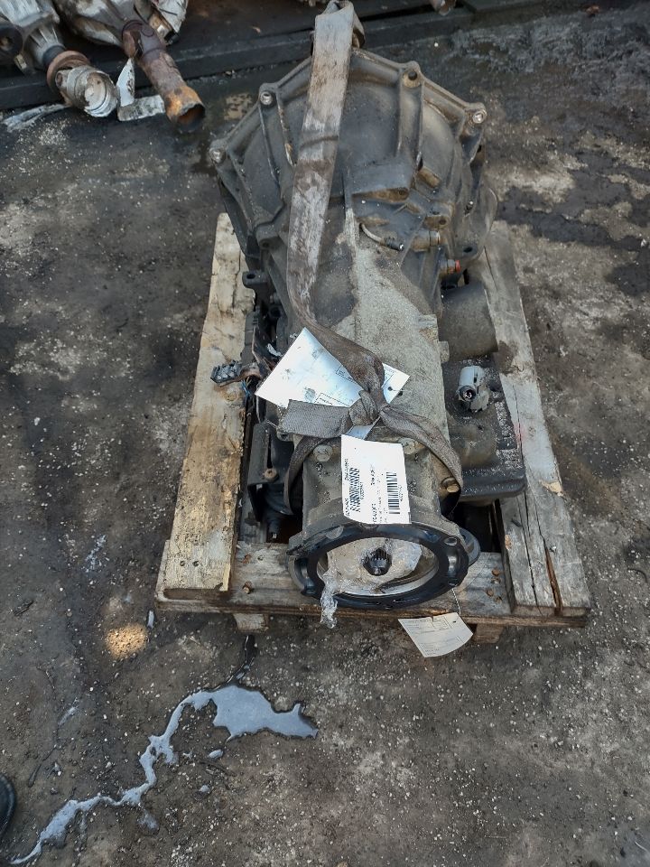 2002 CADILLAC ESCALADE EXT 8cyl Gasoline 6.0 Transmiss,Transaxle - 293801 — photo 2