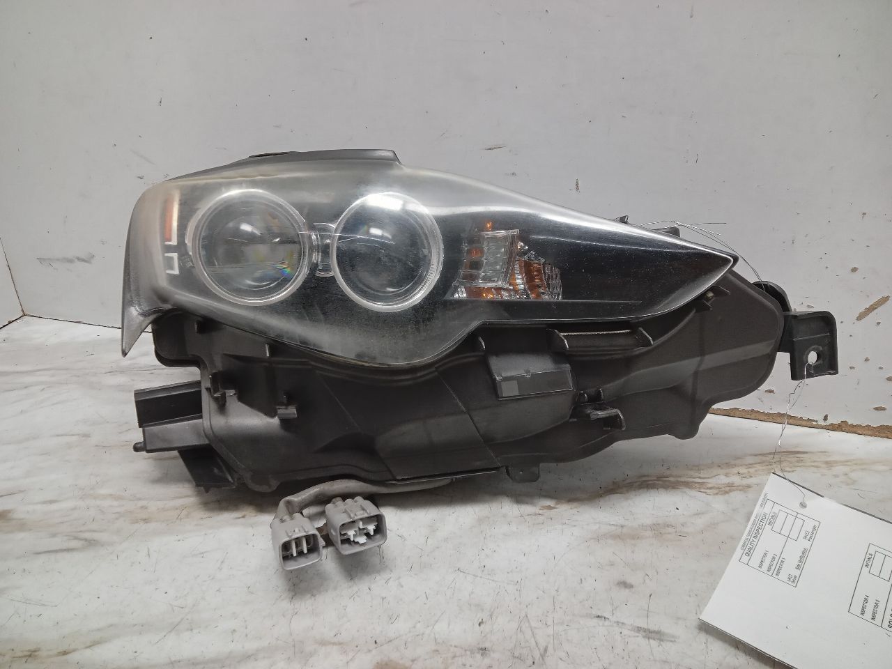2014 LEXUS IS250 6cyl Gasoline 2.5 Right HEADLAMP ASSEMBLY - 296126