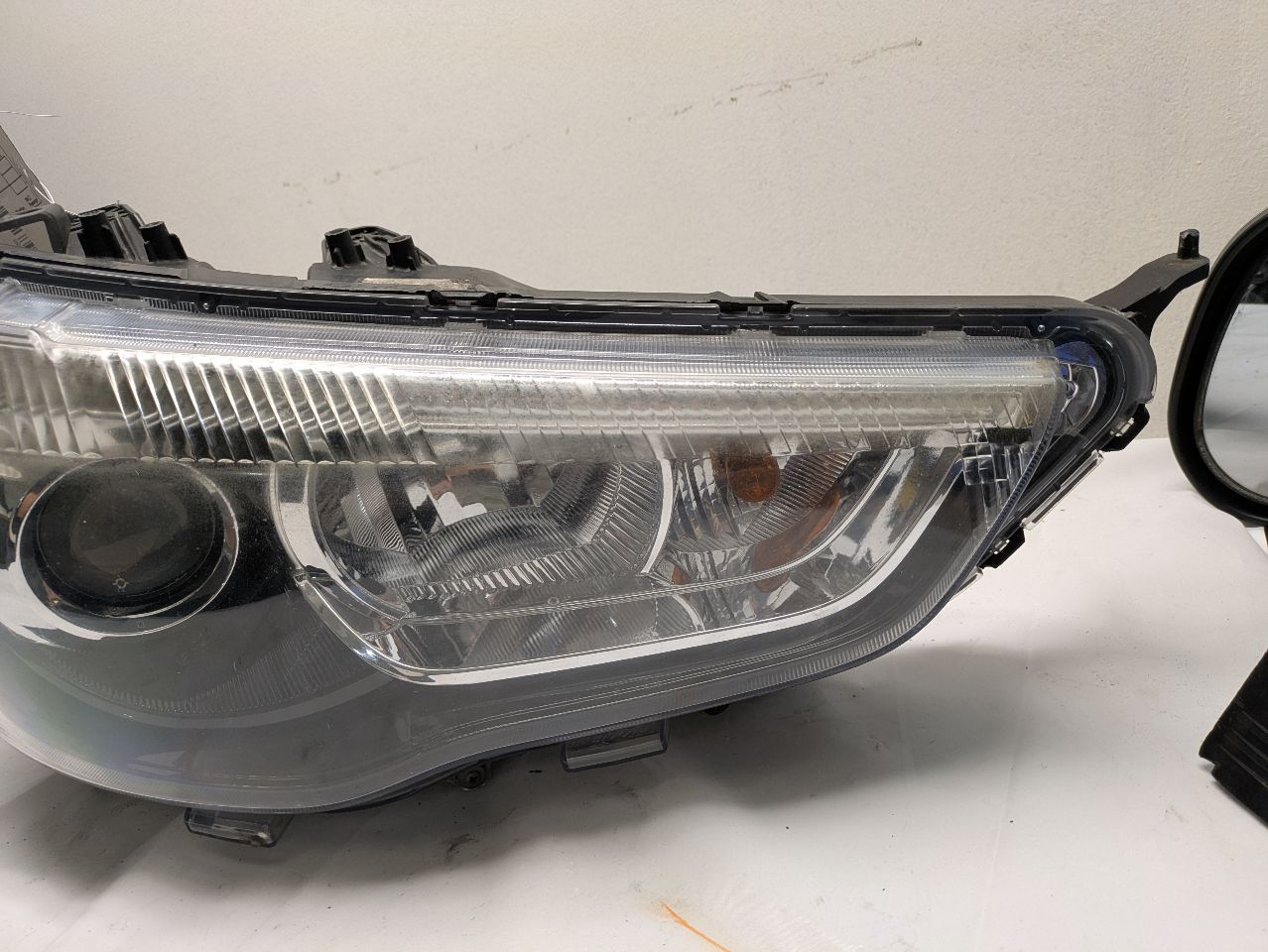 2014 MITSUBISHI OUTLANDER SPORT 4cyl Gasoline 2.0 Dohc Right HEADLAMP ASSEMBLY - 299566