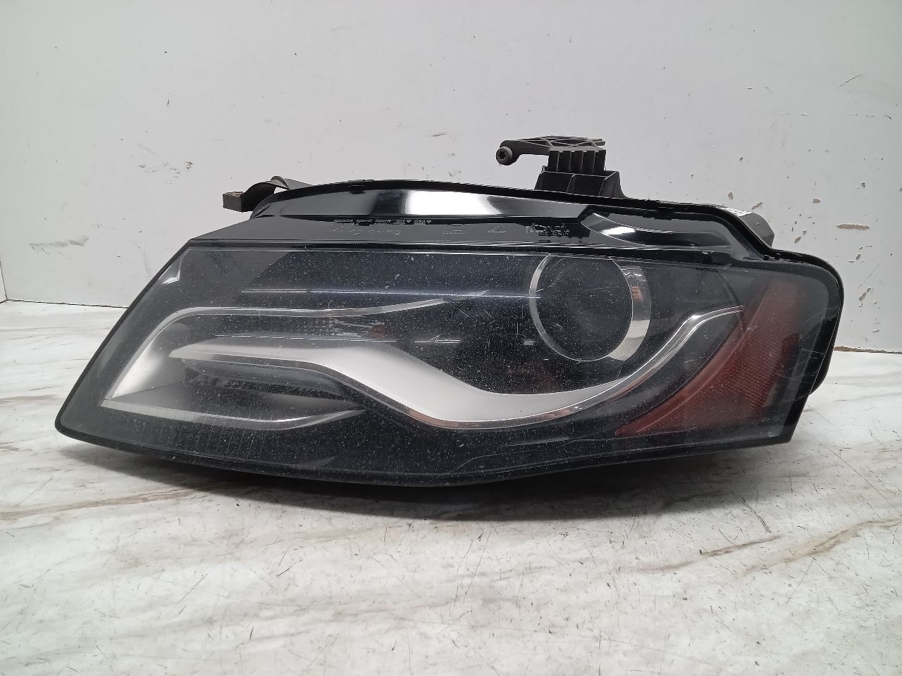 2010 AUDI A4 4cyl Gasoline Turbo 2.0 Left HEADLAMP ASSEMBLY - 300794