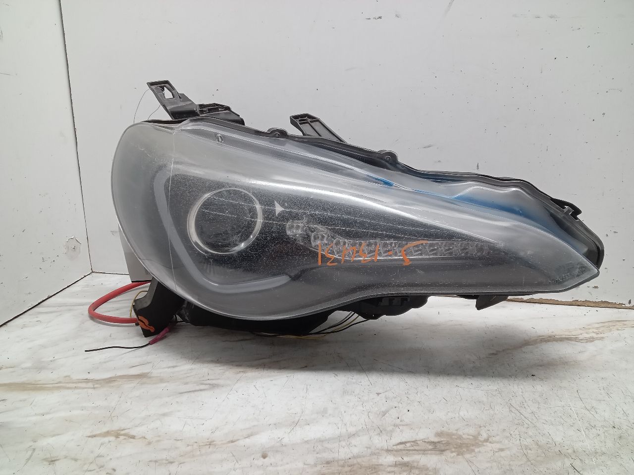 2015 SCION FR-S 4cyl Gasoline 2.0 Dohc Right HEADLAMP ASSEMBLY - 303784
