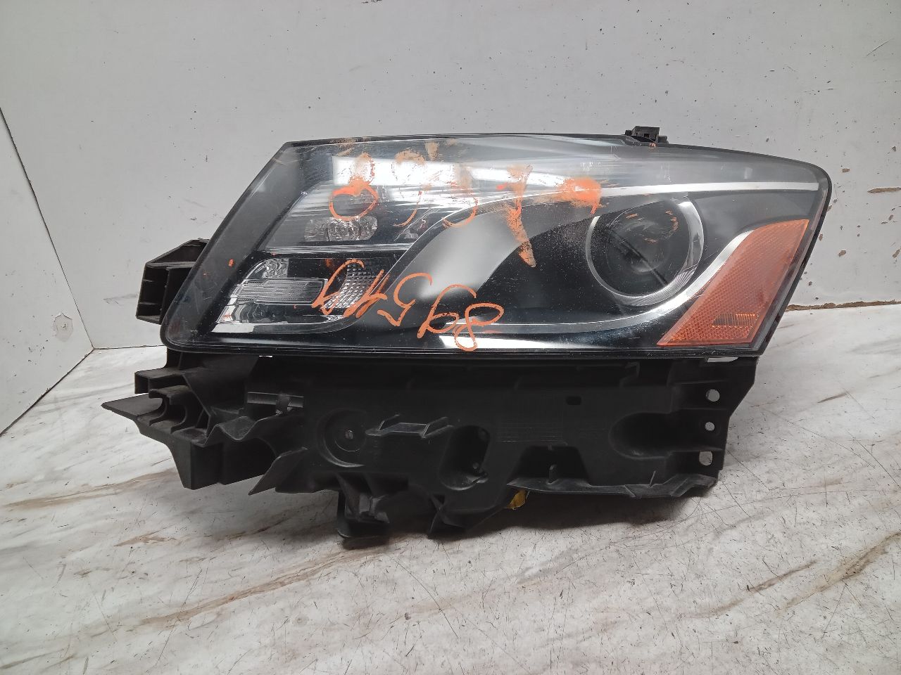 2010 AUDI Q5 6cyl Gasoline 3.2 Left HEADLAMP ASSEMBLY - 304145