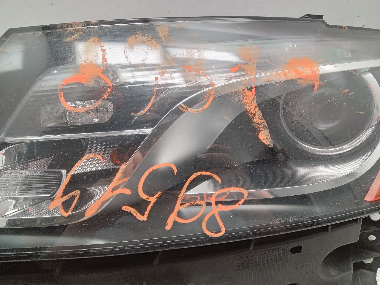2010 AUDI Q5 6cyl Gasoline 3.2 Left HEADLAMP ASSEMBLY - 304145 — photo 2