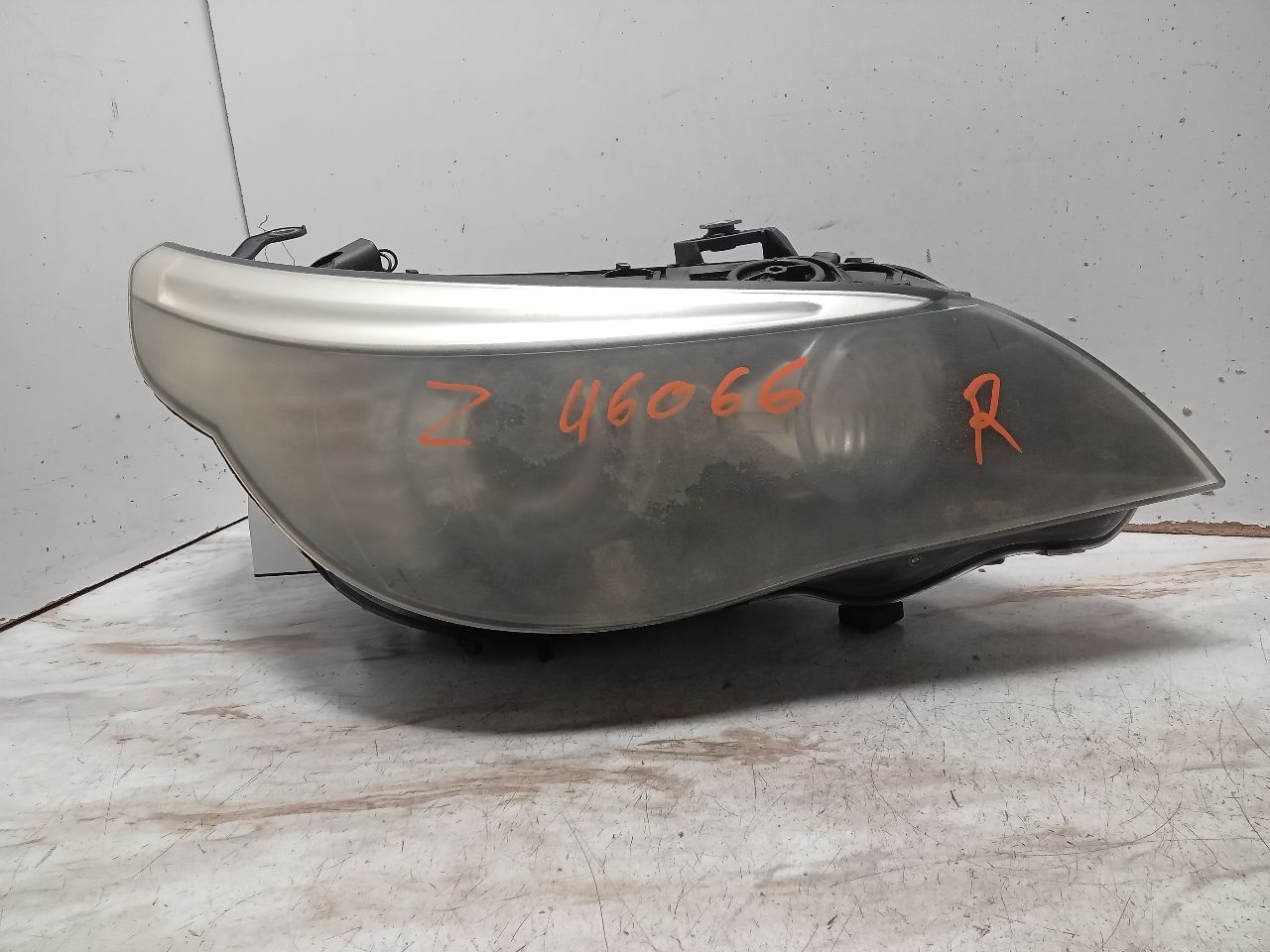 2010 BMW 528i 6cyl Gasoline 3.0 Right HEADLAMP ASSEMBLY - 308053
