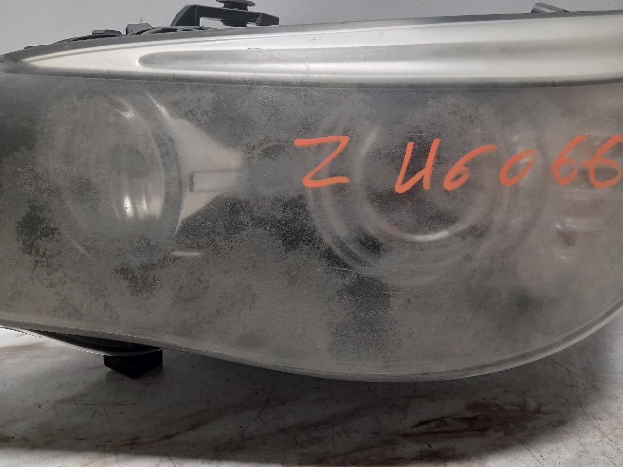 2010 BMW 528i 6cyl Gasoline 3.0 Left HEADLAMP ASSEMBLY - 308054 — photo 2