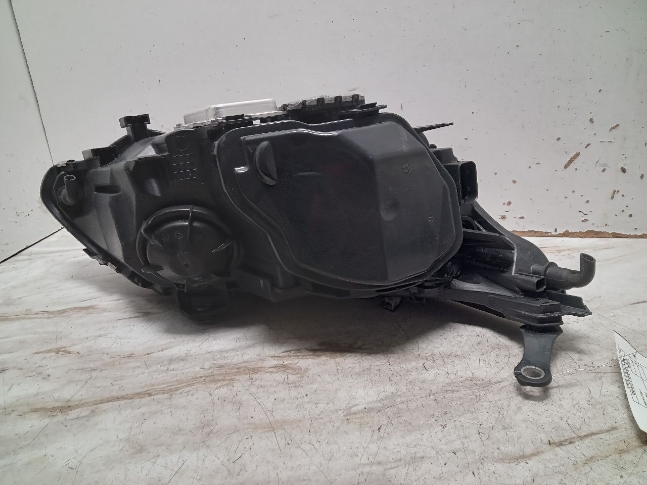 2010 BMW 528i 6cyl Gasoline 3.0 Left HEADLAMP ASSEMBLY - 308054 — photo 5