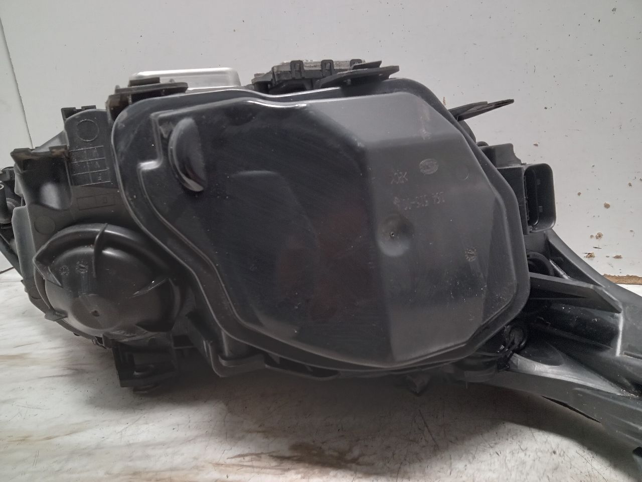 2010 BMW 528i 6cyl Gasoline 3.0 Left HEADLAMP ASSEMBLY - 308054 — photo 6