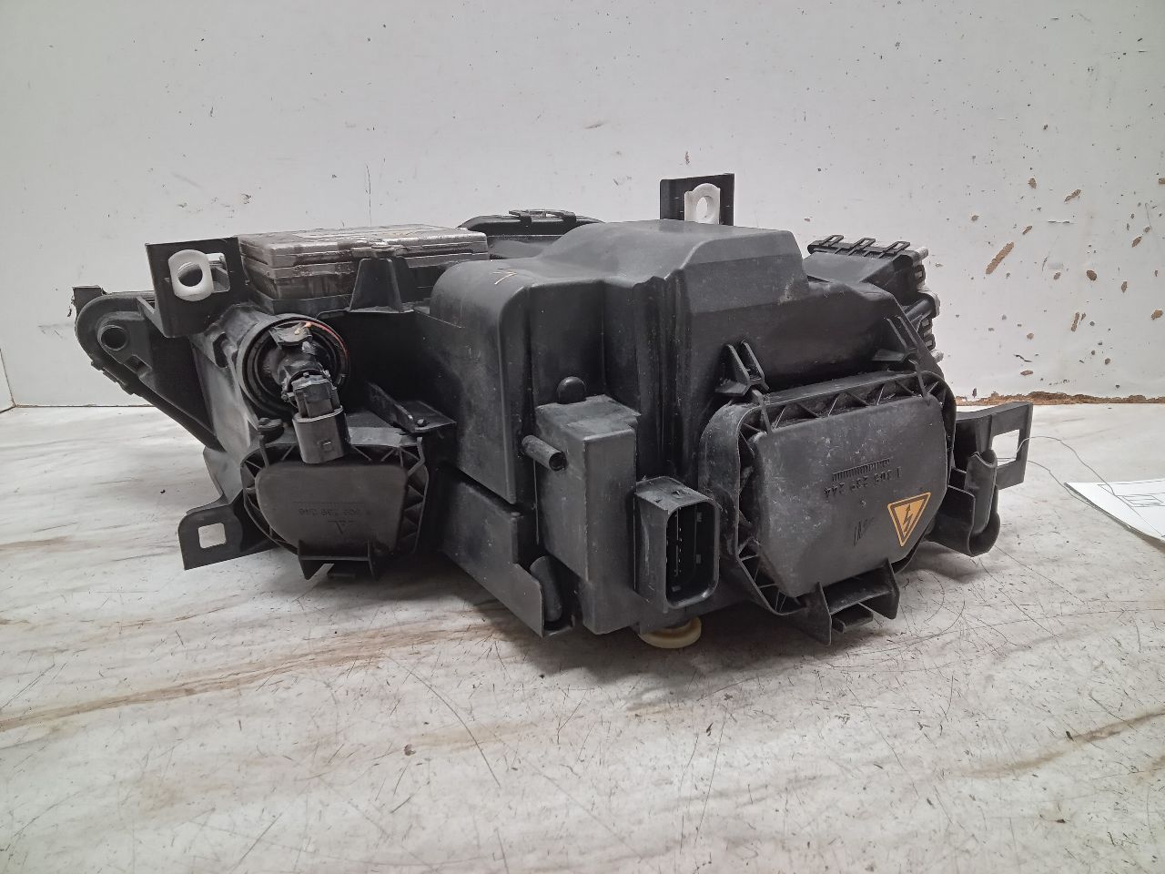 2005 BMW 645i 8cyl Gasoline 4.4 Right HEADLAMP ASSEMBLY - 308089 — photo 6
