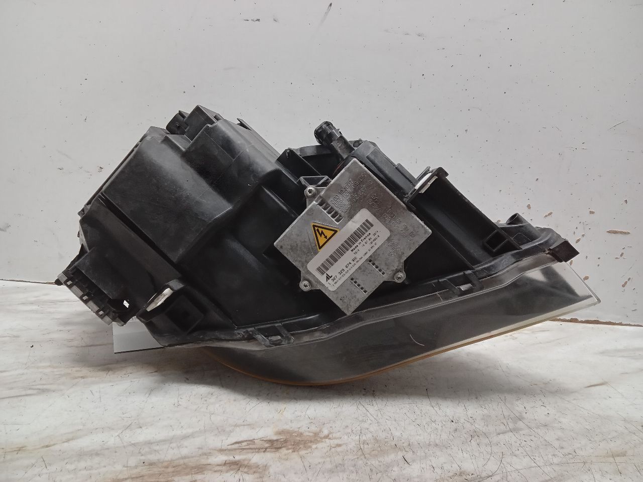 2005 BMW 645i 8cyl Gasoline 4.4 Right HEADLAMP ASSEMBLY - 308089 — photo 8