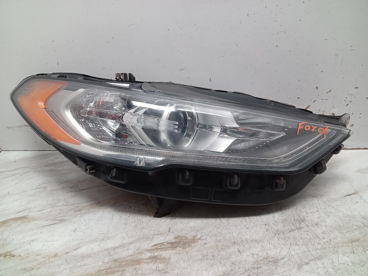 2018 FORD FUSION Right HEADLAMP ASSEMBLY - 311340