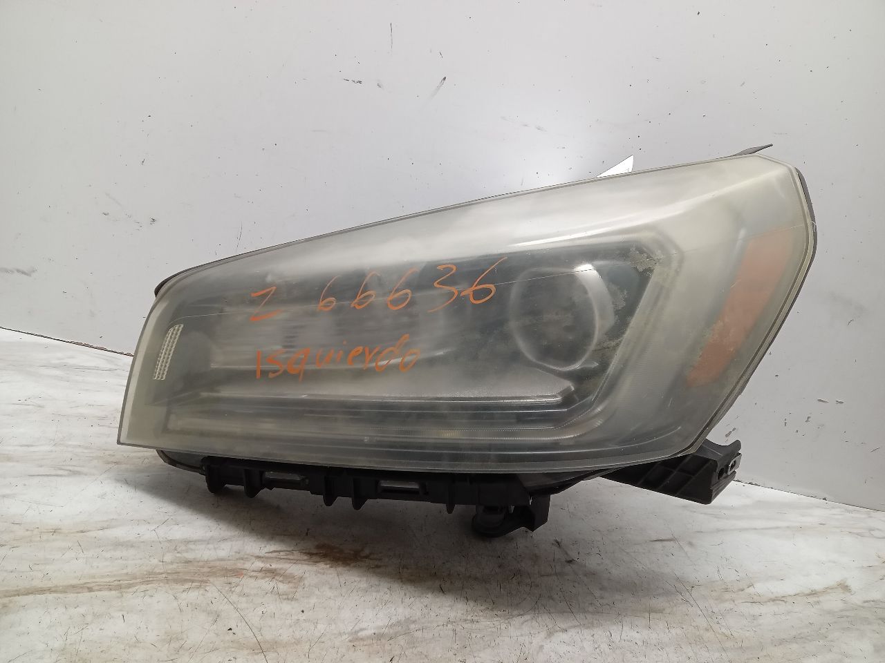2013 GMC ACADIA 6cyl Gasoline 3.6 Left HEADLAMP ASSEMBLY - 311342