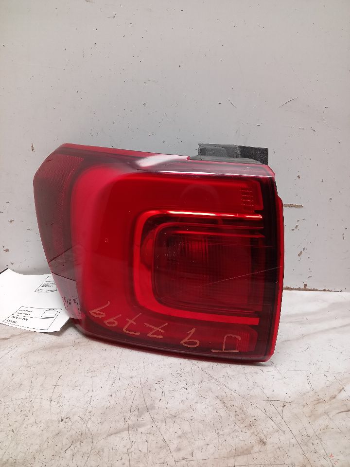 2017 GMC ACADIA 4cyl Gasoline 2.5 Left TAIL LAMP - 317423 — photo 1