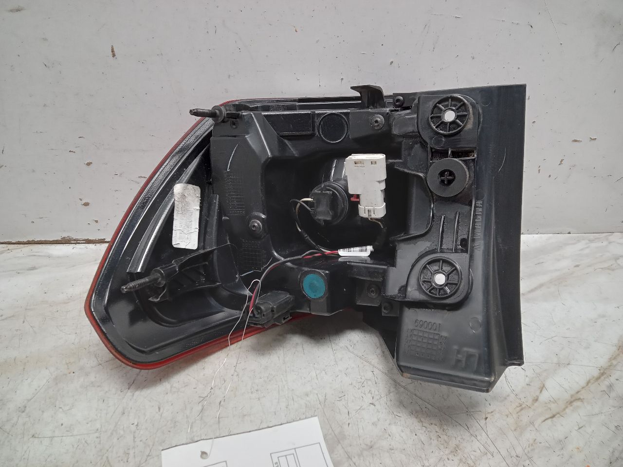 2017 GMC ACADIA 4cyl Gasoline 2.5 Left TAIL LAMP - 317423 — photo 3